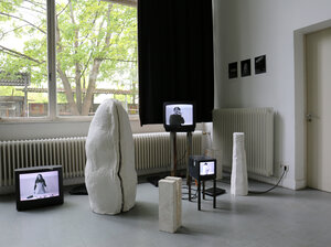 Marie Zbikowska, Mutterform, Installationsansicht, 2024. 